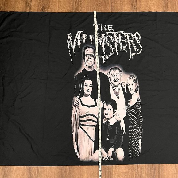 The Munsters Large Cloth Decorative Banner 40"x59.5" - Picture 7 of 9